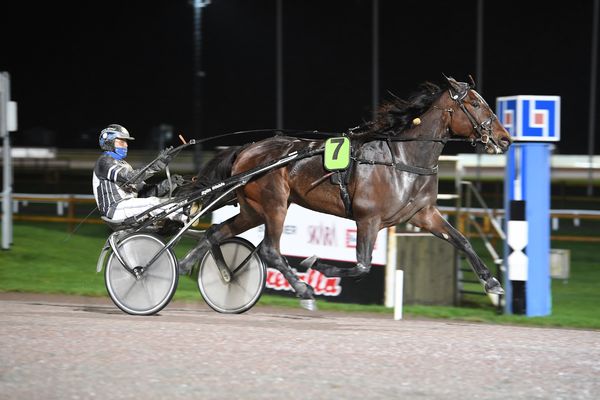 I.D.Hellofagirl mål  (5).jpg